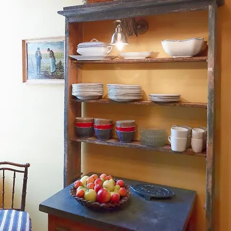 De La Cote * Beaune (Cote d'Or)